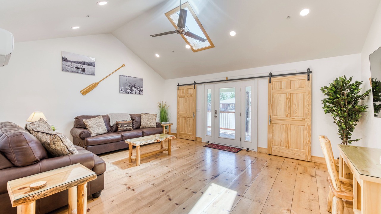 Photo of Livingroom in Bass Lake