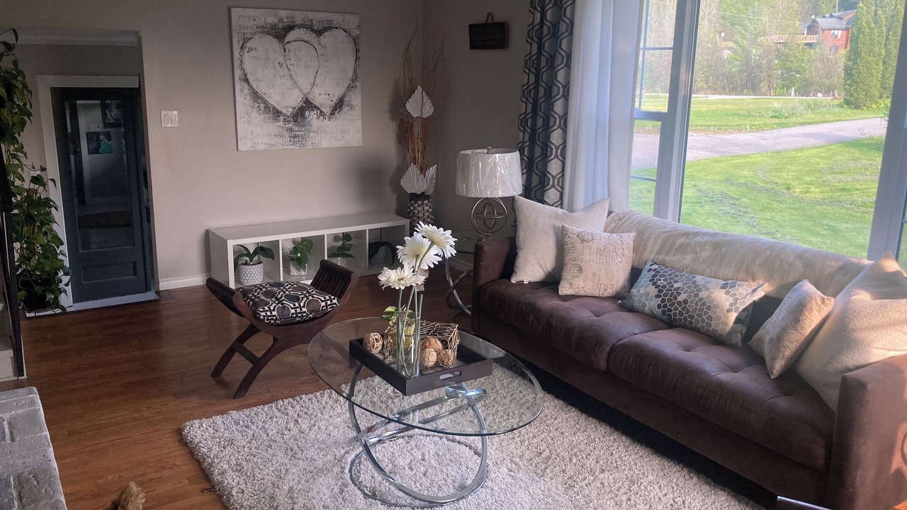 Photo of Livingroom in Campbellford