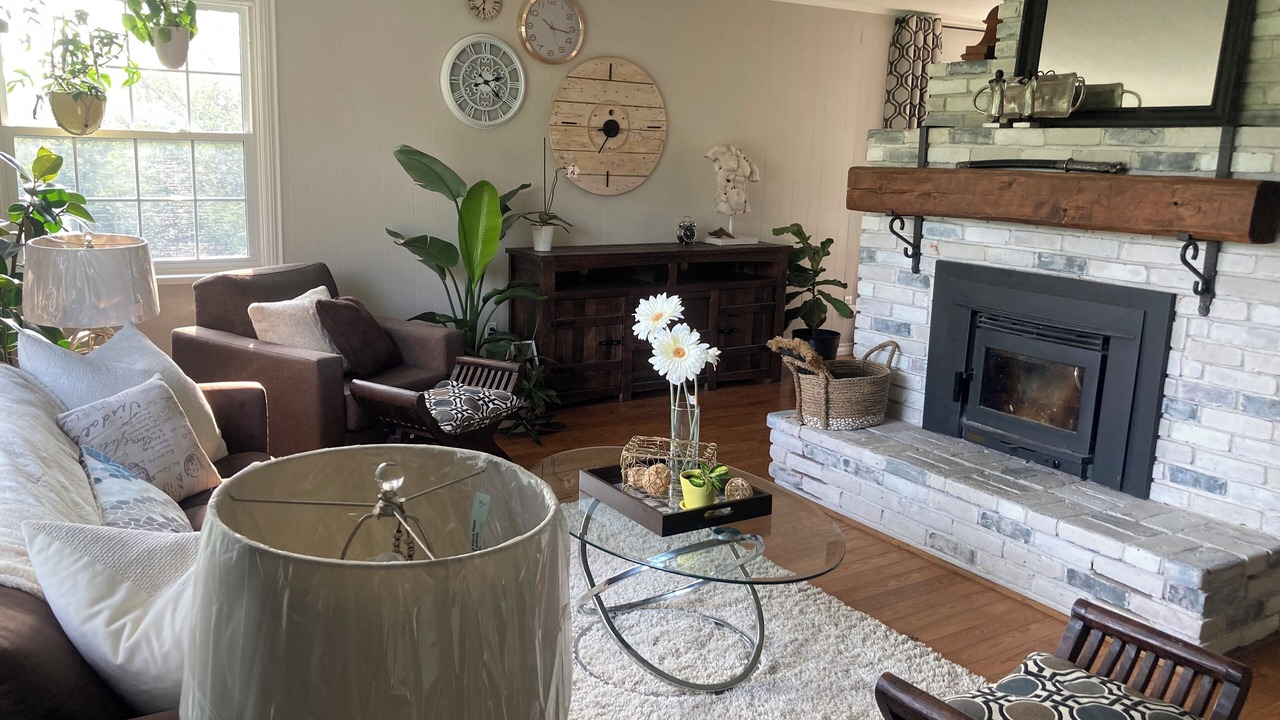 Photo of Livingroom in Campbellford