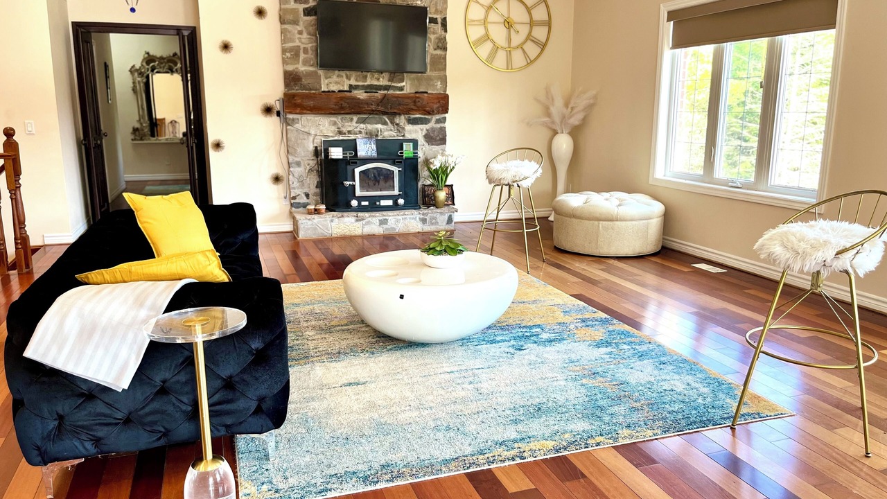 Photo of Livingroom in Amaranth