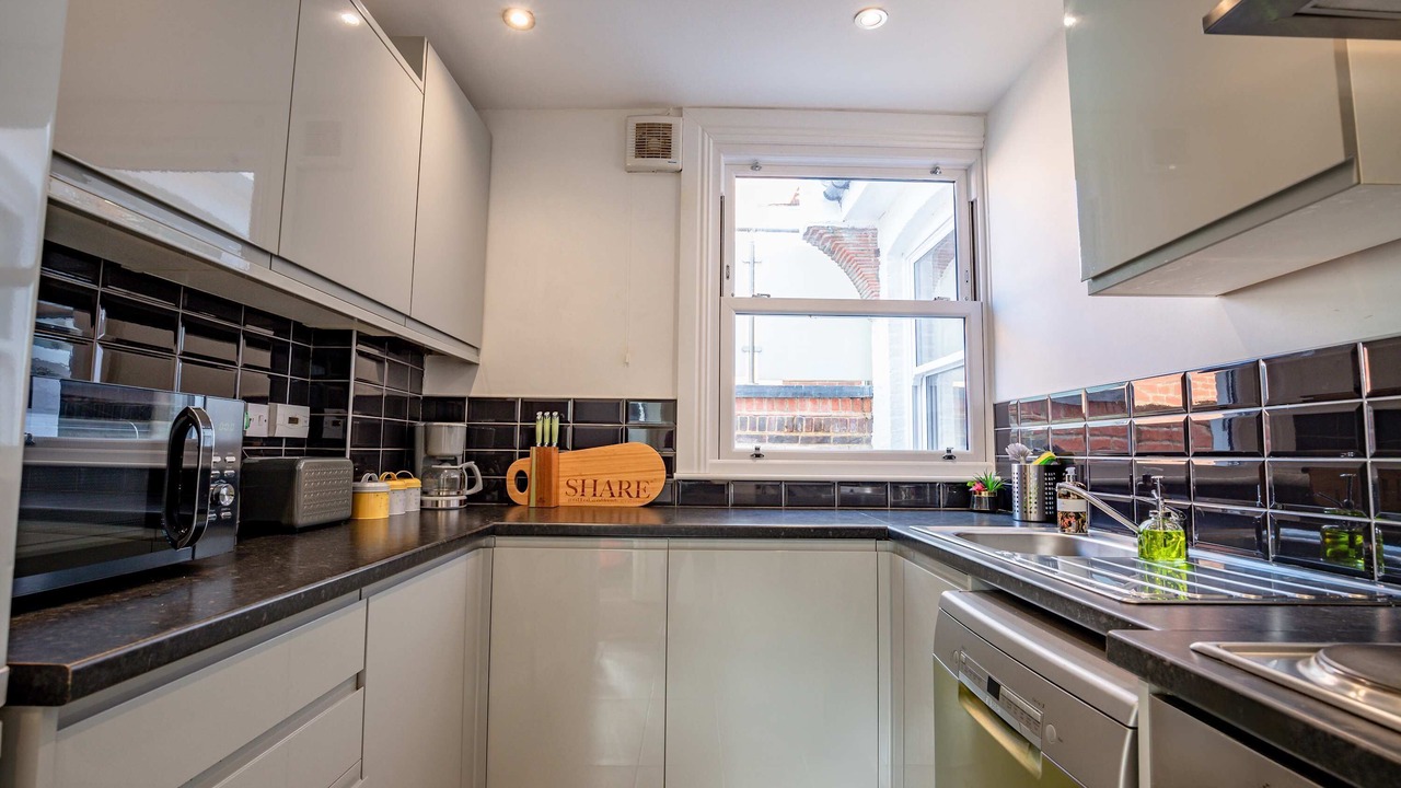 Photo of Kitchen in Tadworth