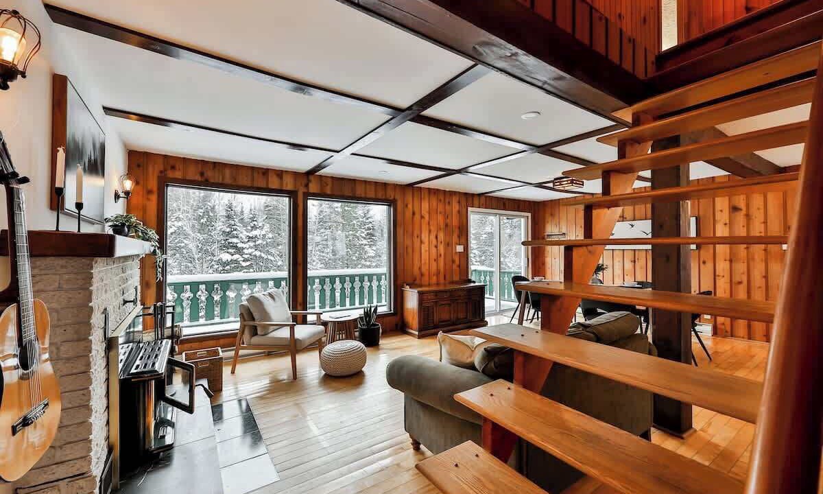 Photo of Livingroom in Sainte-Marguerite-du-Lac-Masson