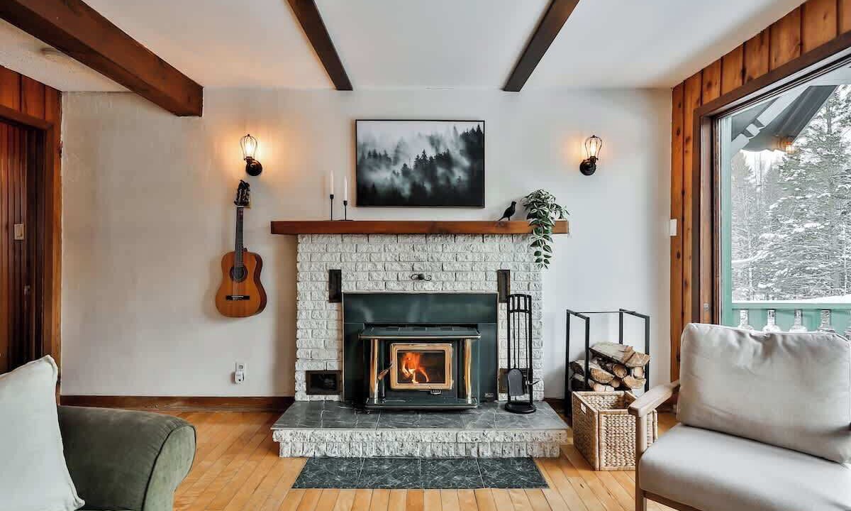 Photo of Livingroom in Sainte-Marguerite-du-Lac-Masson