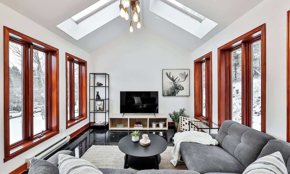 Photo of Livingroom in Sainte-Marguerite-du-Lac-Masson