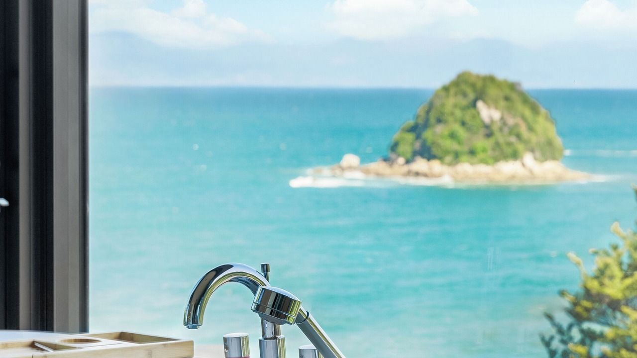 Photo of Bathroom in Ngaio Bay