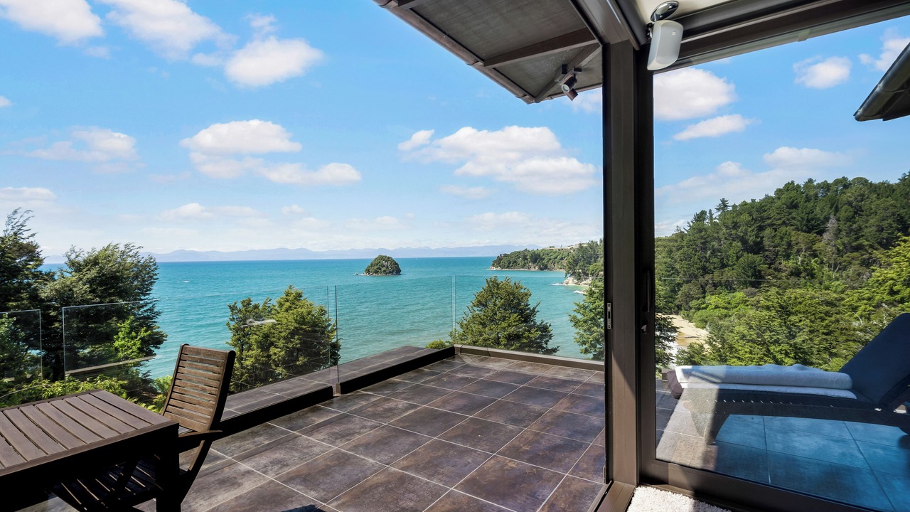 Photo of Patio Balcony in Ngaio Bay