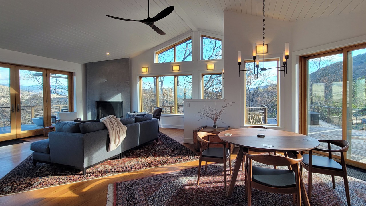 Photo of Livingroom in Ashland