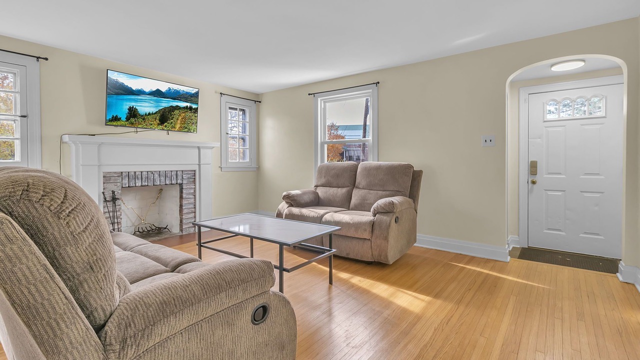 Photo of Livingroom in Bowmansville