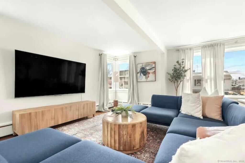 Photo of Livingroom in Black Rock Historic District