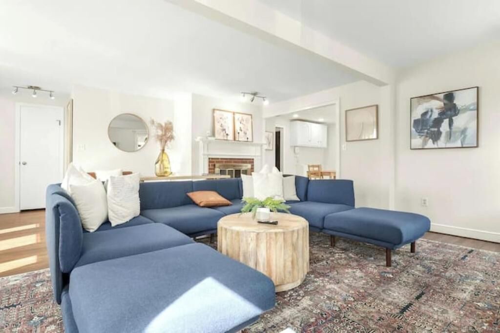 Photo of Livingroom in Black Rock Historic District