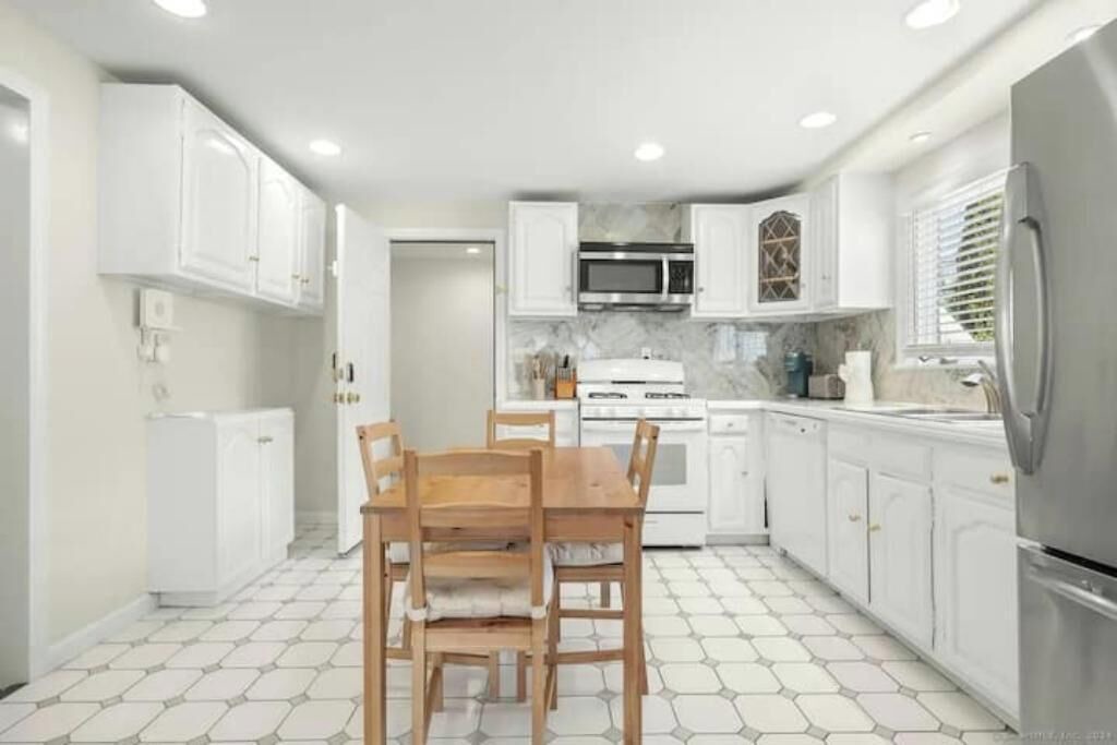 Photo of Kitchen in Black Rock Historic District