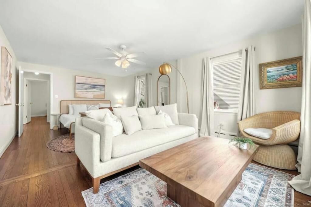 Photo of Livingroom in Black Rock Historic District