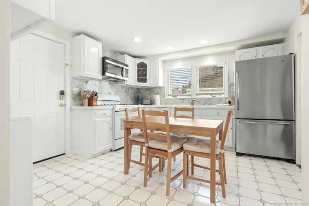 Photo of Kitchen in Black Rock Historic District