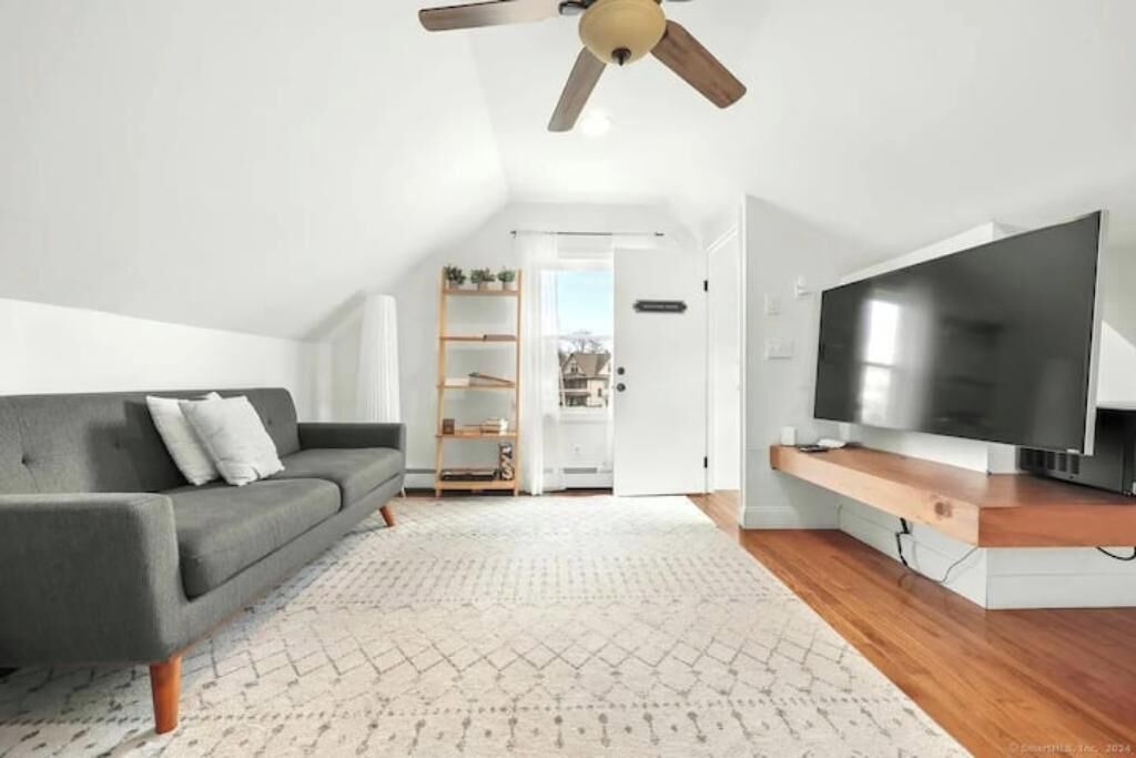 Photo of Livingroom in Black Rock Historic District