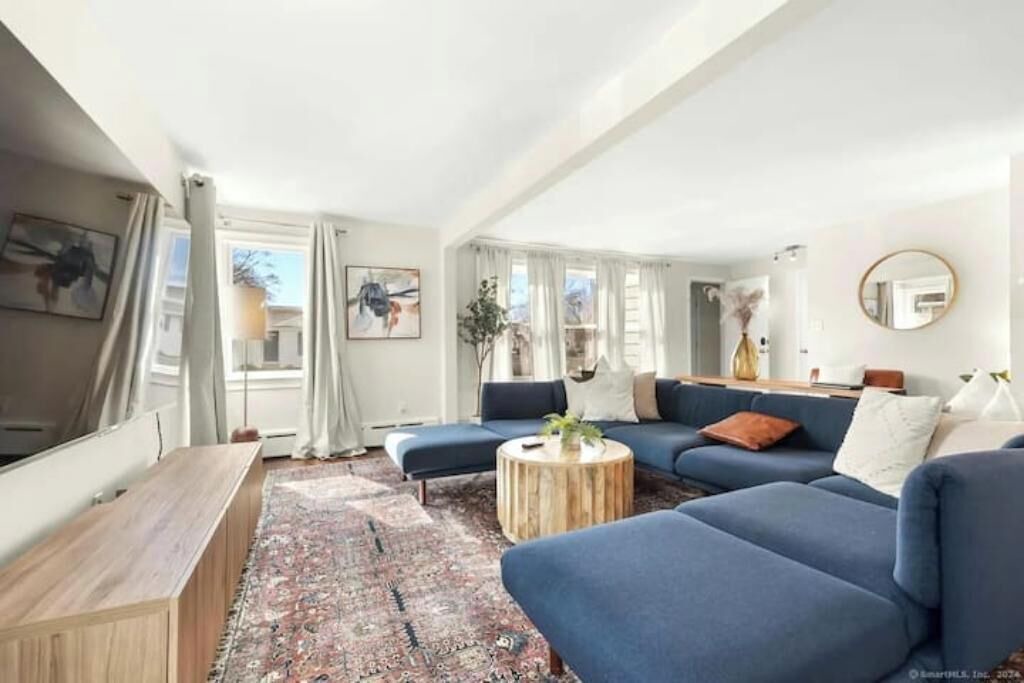 Photo of Livingroom in Black Rock Historic District