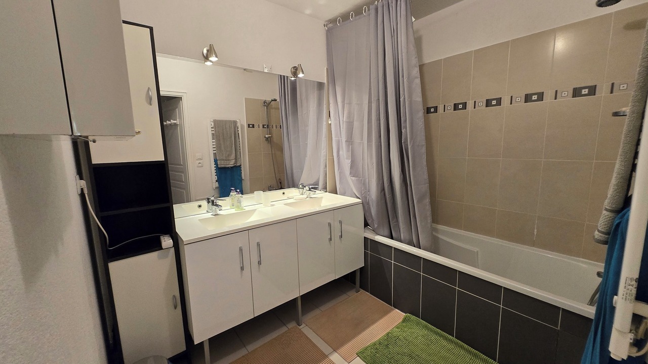 Photo of Bathroom in Cournonsec