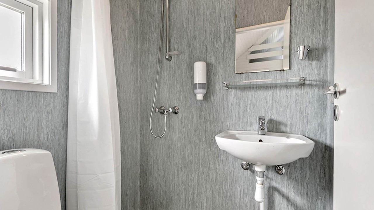 Photo of Bathroom in Beder Malling