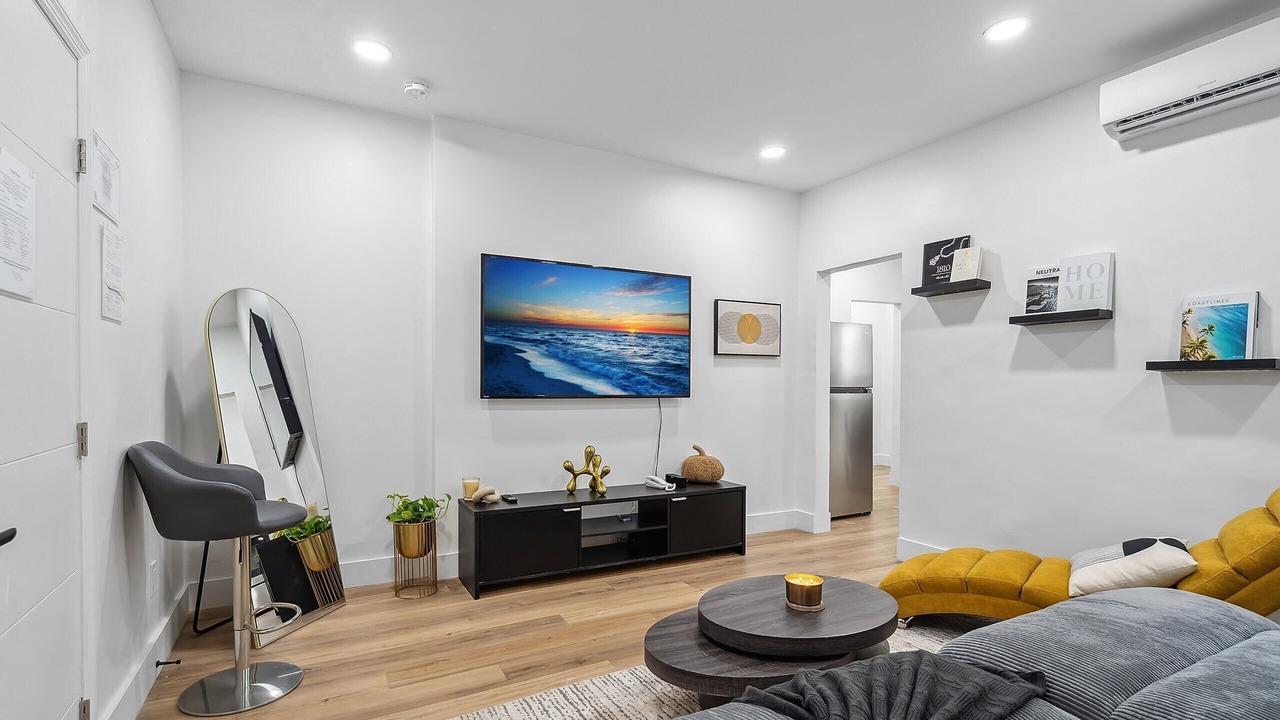 Photo of Bedroom in Hollywood South Central Beach