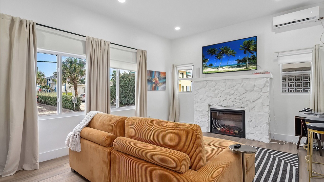Photo of Bedroom in Hollywood South Central Beach