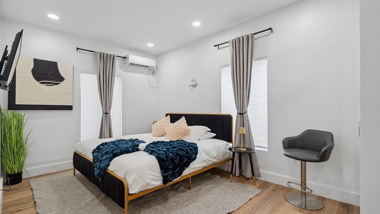 Photo of Bedroom in Hollywood South Central Beach