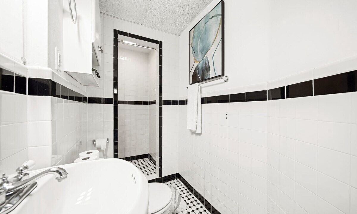 Photo of Others in Oak Square