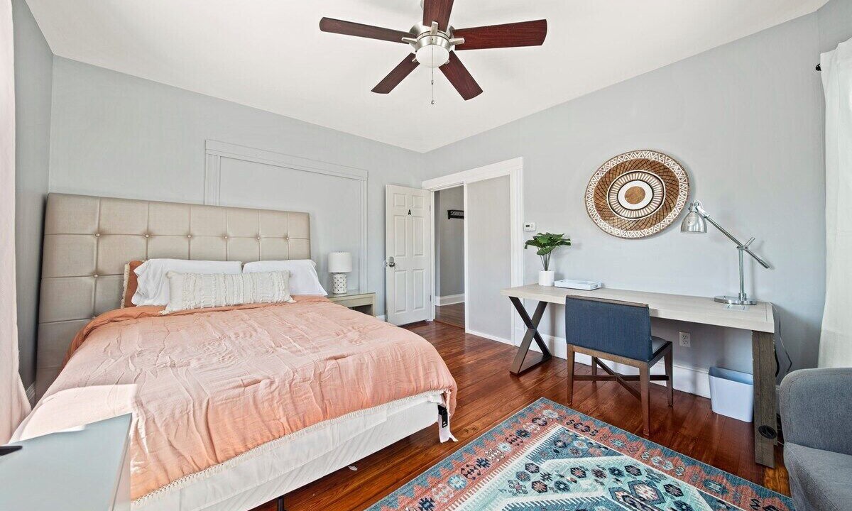 Photo of Others in Oak Square