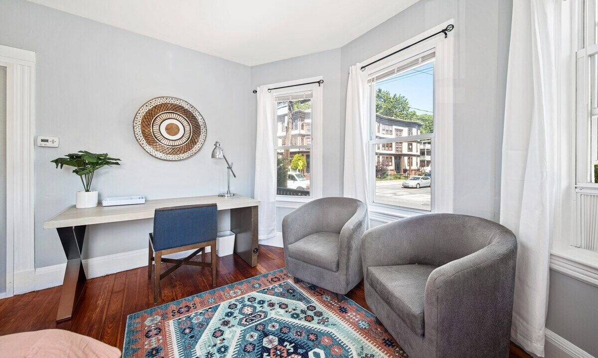 Photo of Others in Oak Square