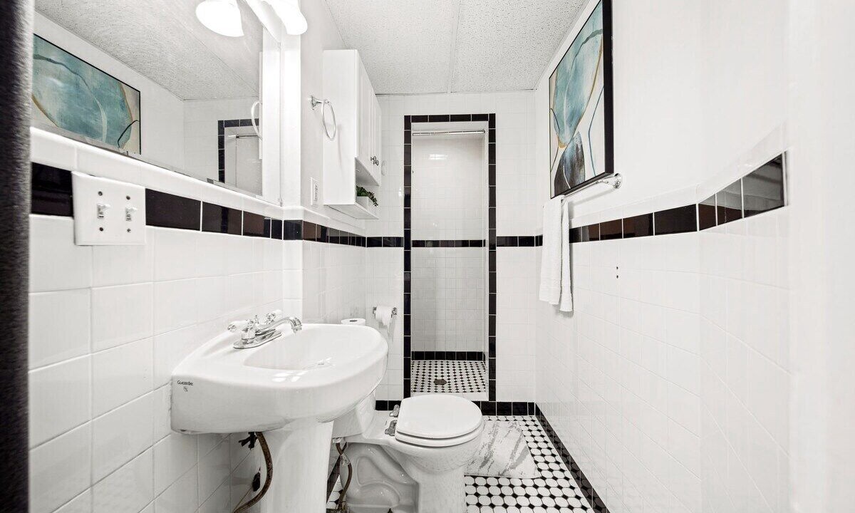 Photo of Others in Oak Square