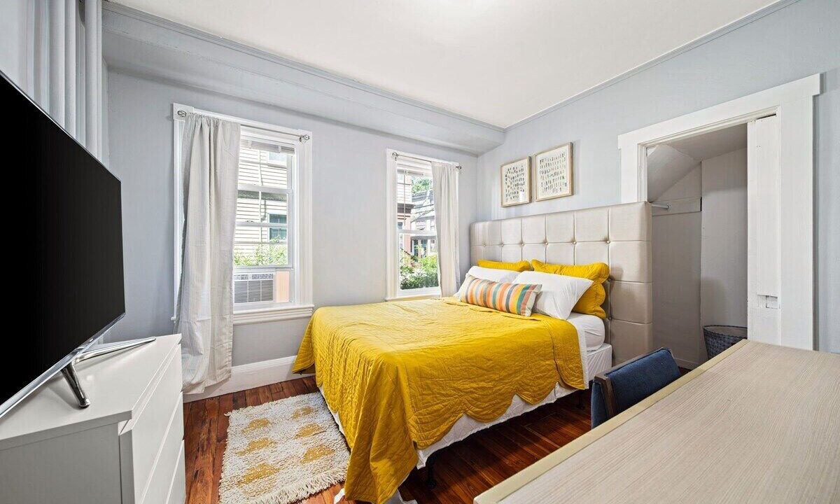 Photo of Others in Oak Square