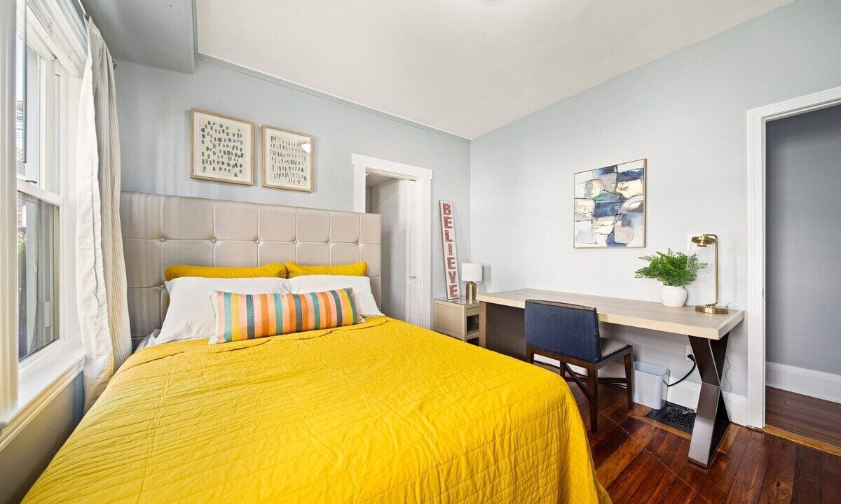 Photo of Others in Oak Square