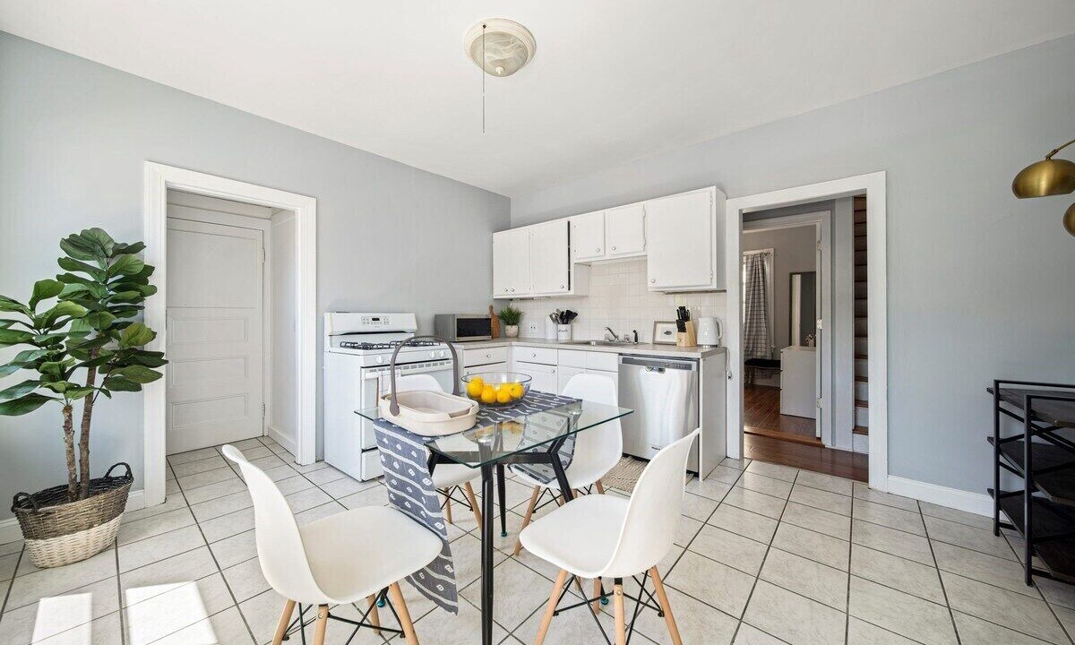 Photo of Others in Oak Square