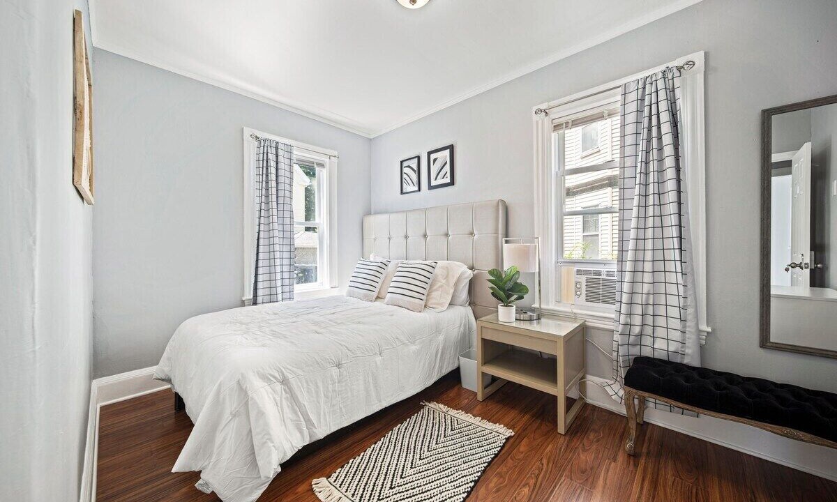 Photo of Others in Oak Square