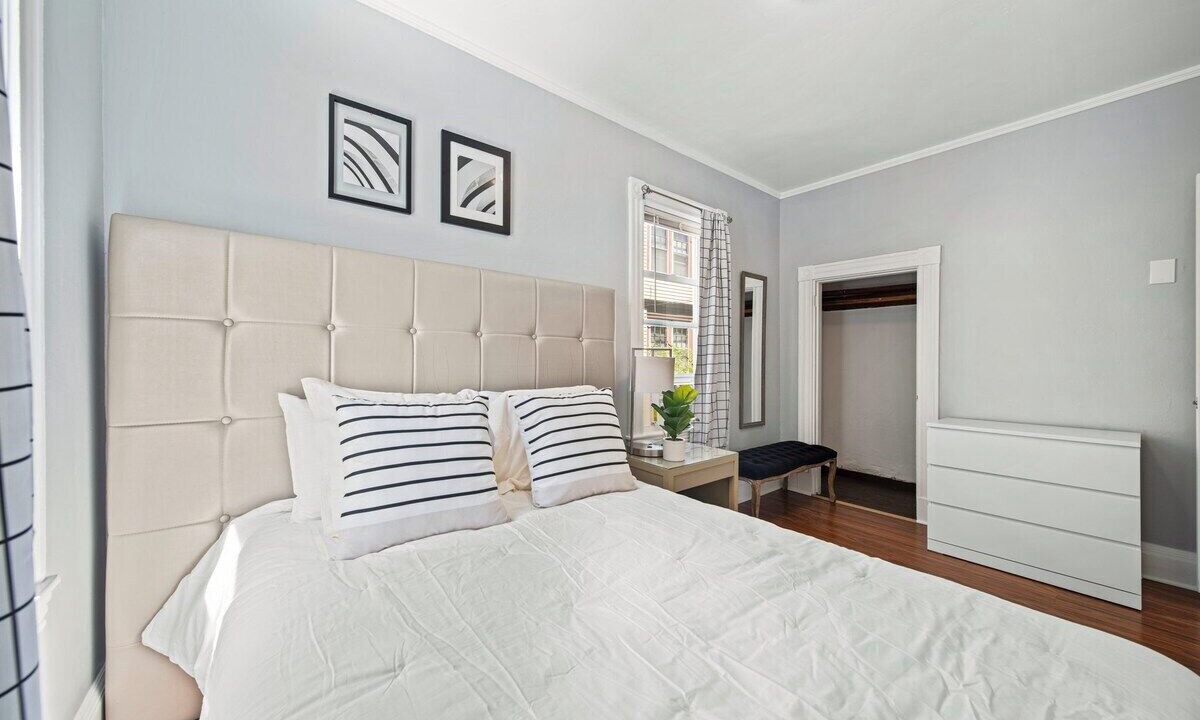 Photo of Others in Oak Square