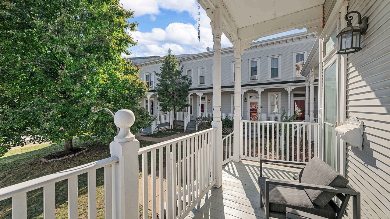 Photo of Patio Balcony in Lafayette Square