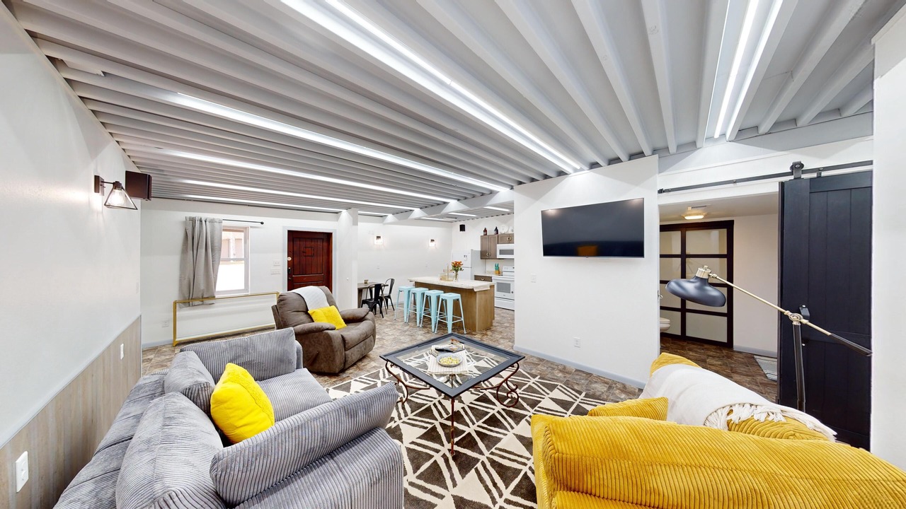 Photo of Livingroom in Lander