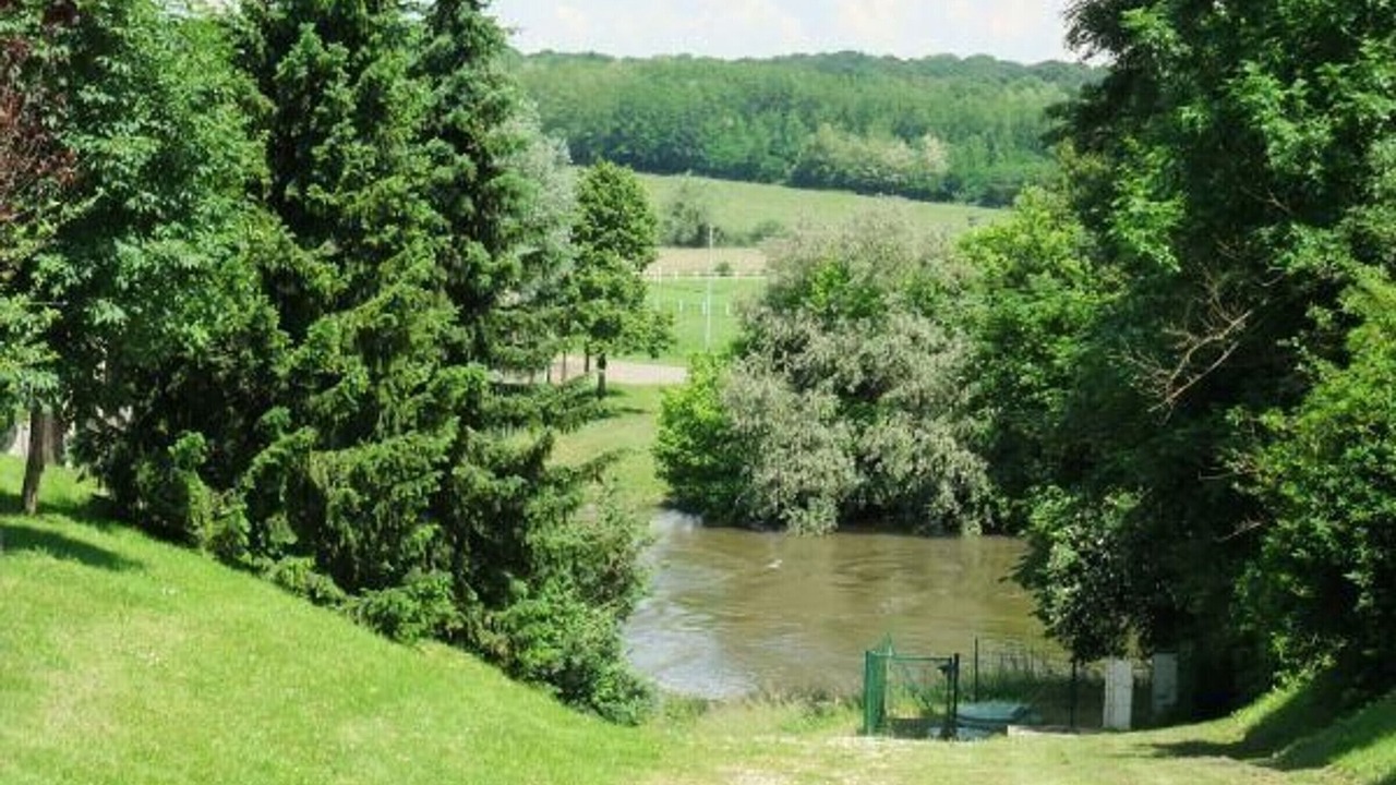 Photo of Others in Traves