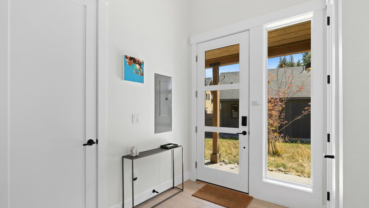 Photo of Others in Roslyn