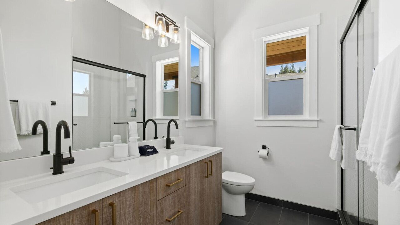 Photo of Others in Roslyn