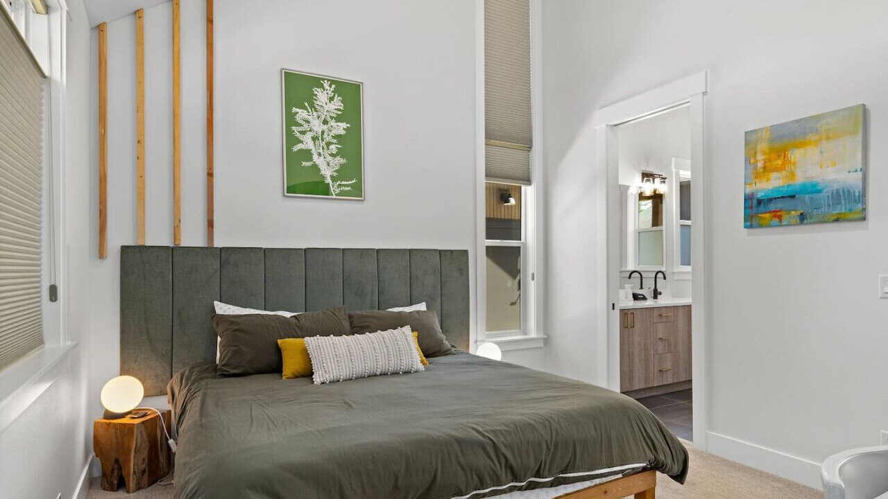 Photo of Others in Roslyn