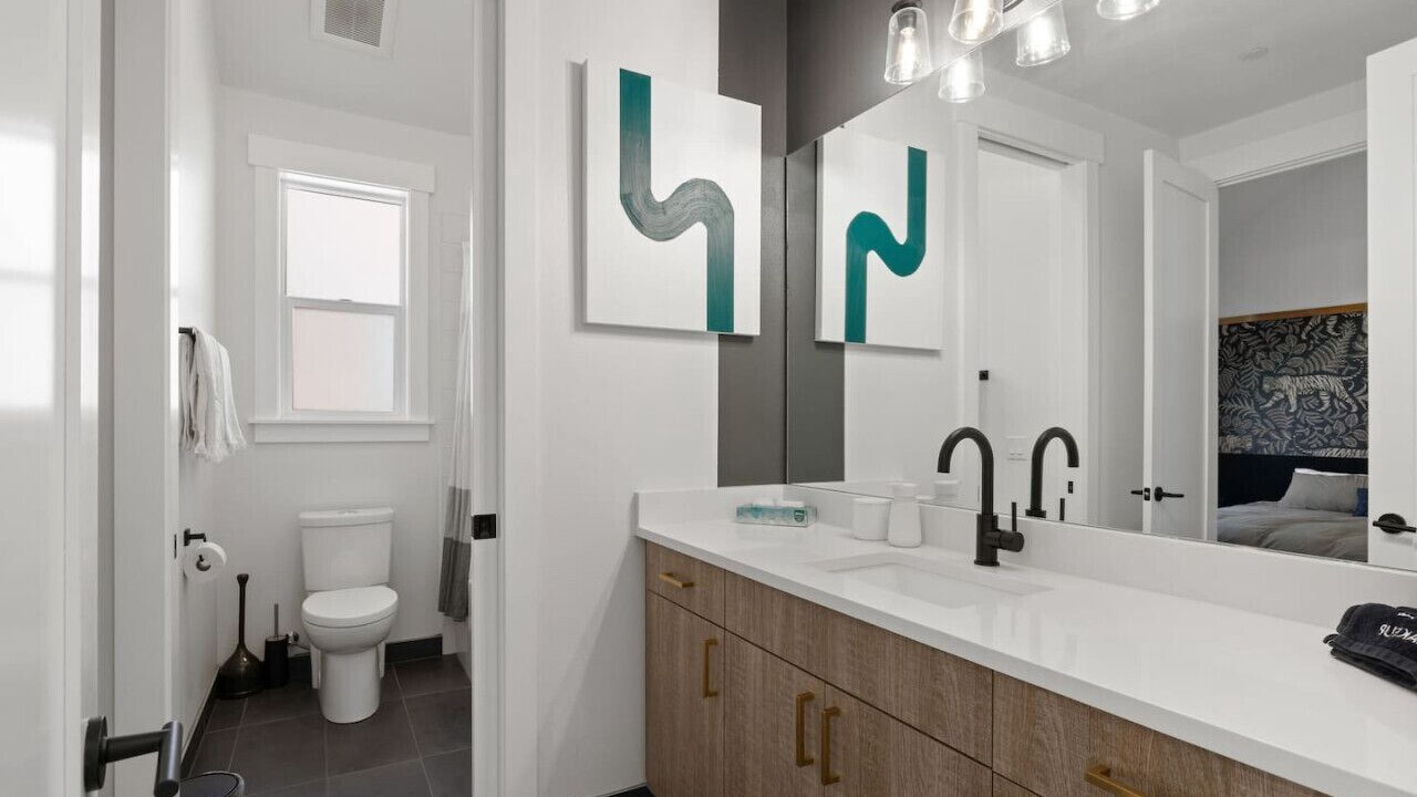 Photo of Others in Roslyn