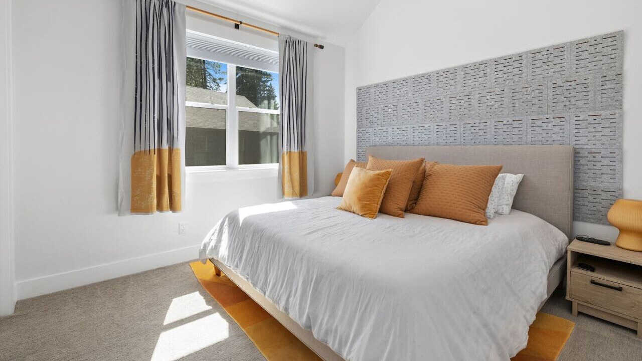 Photo of Others in Roslyn