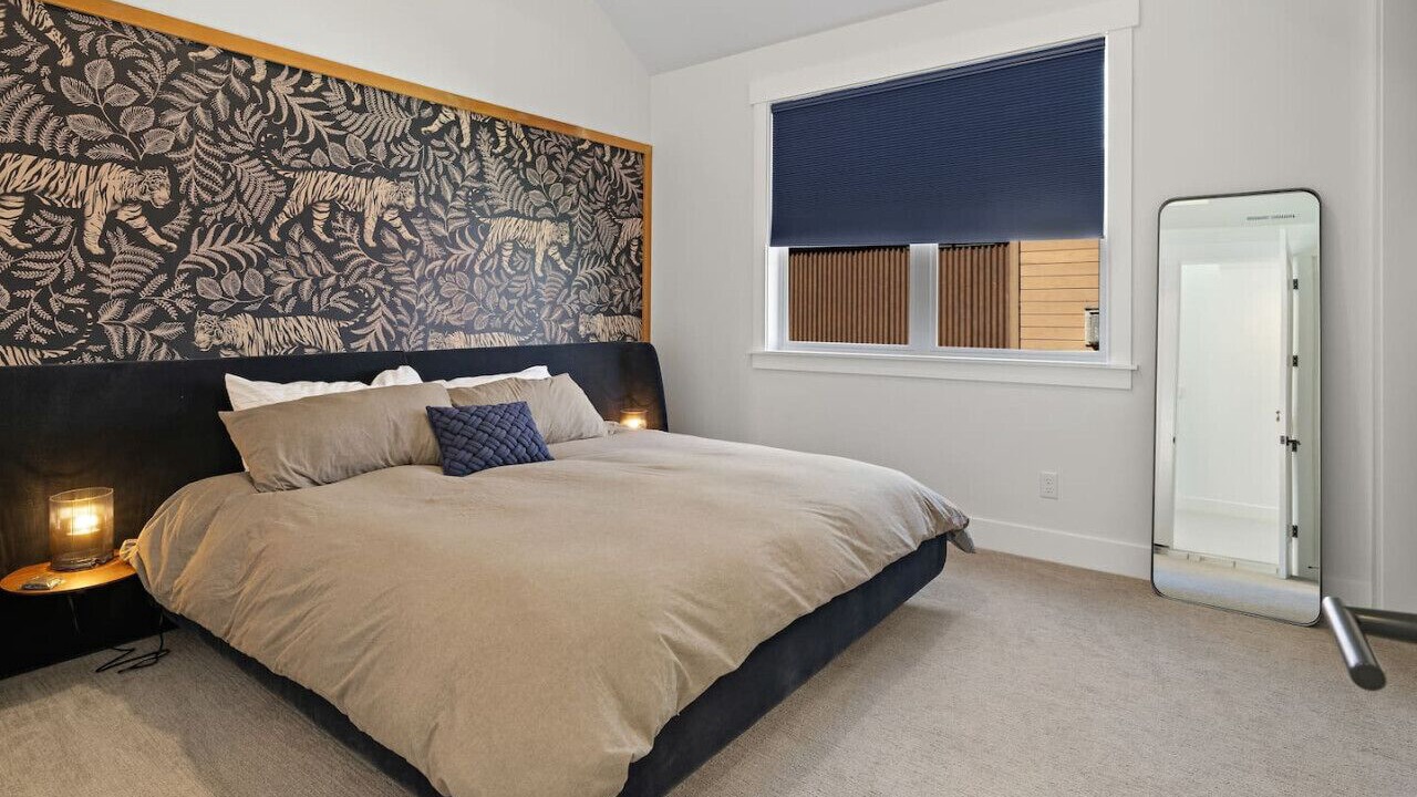 Photo of Others in Roslyn