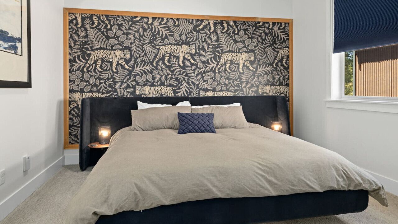 Photo of Others in Roslyn