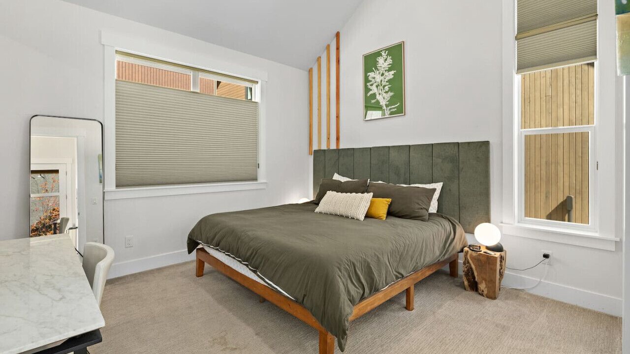 Photo of Others in Roslyn