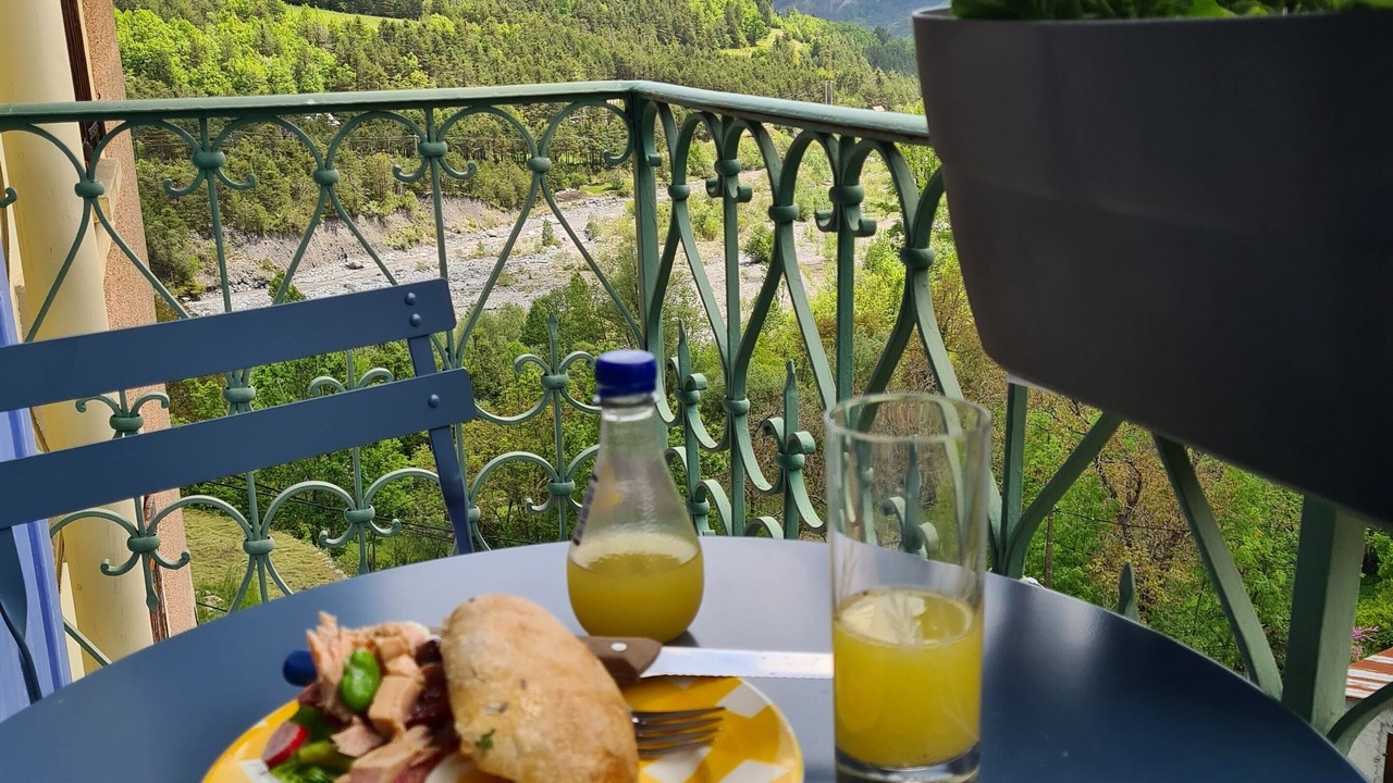 Photo of Patio Balcony in Saint-Martin-dʼEntraunes