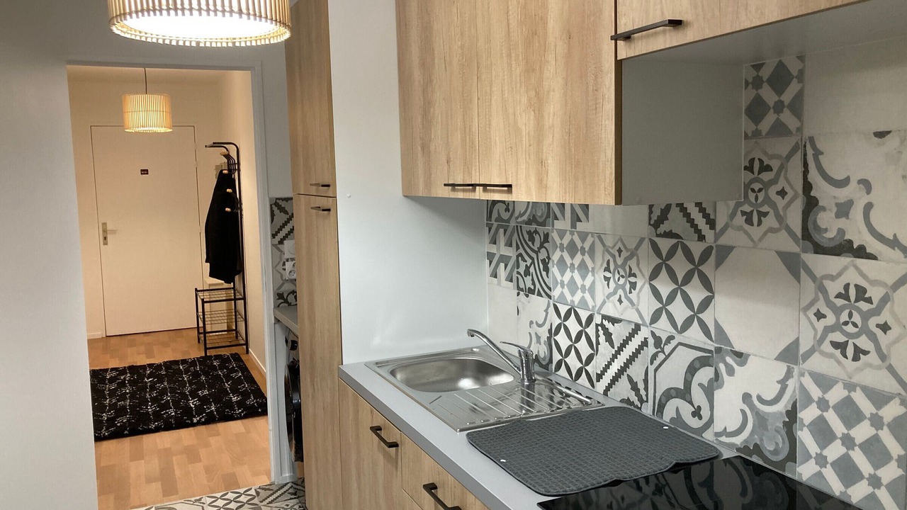 Photo of Kitchen in Poincare - Foch - Anatole France - Croix de Bourgogne