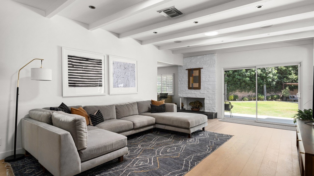 Photo of Livingroom in Reseda