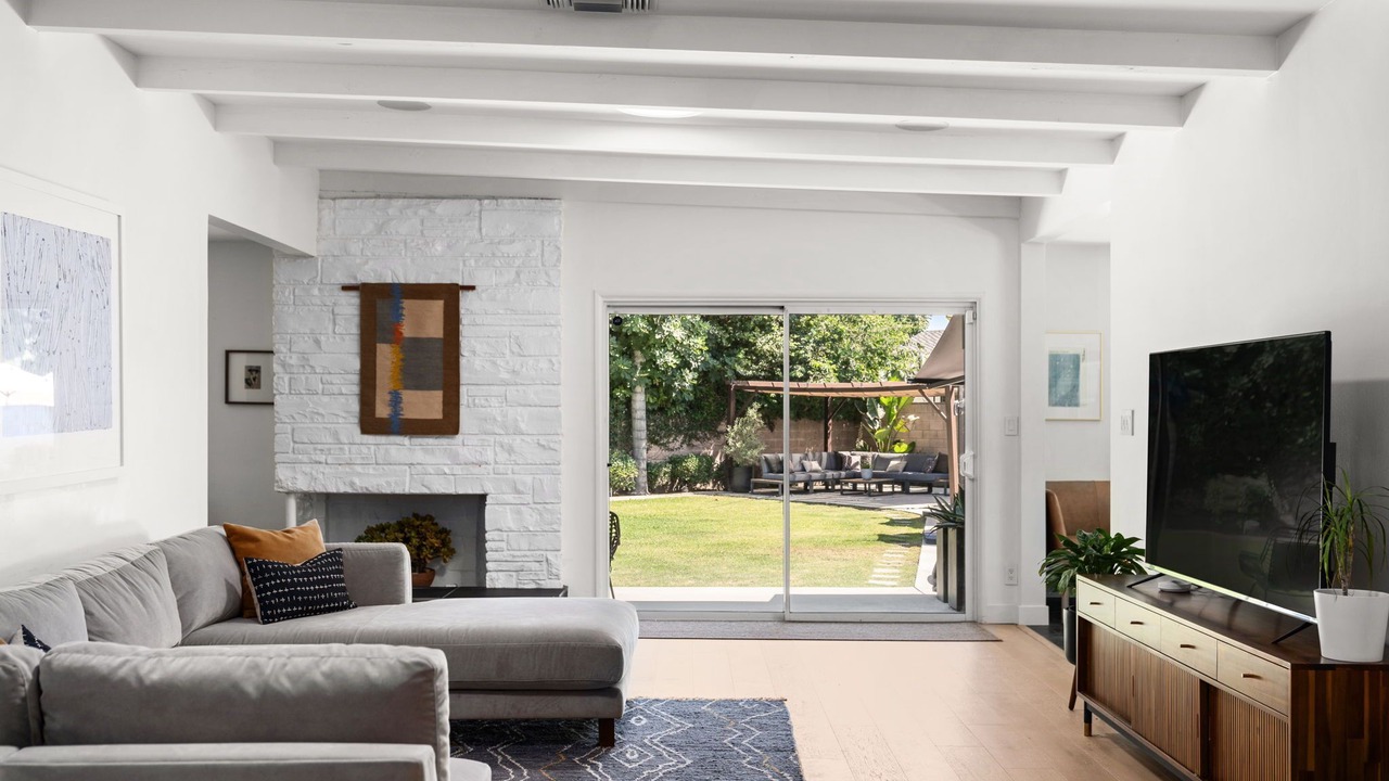Photo of Livingroom in Reseda
