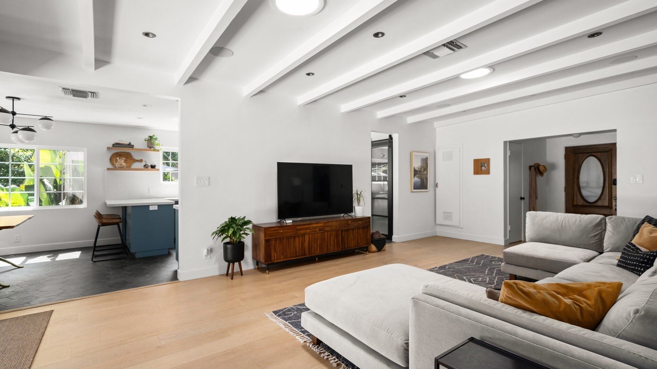 Photo of Livingroom in Reseda