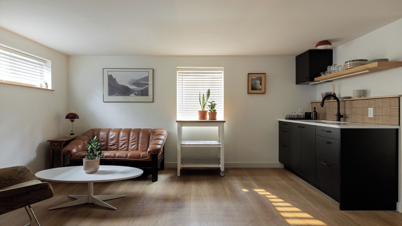 Photo of Livingroom in Mid-Beacon Hill